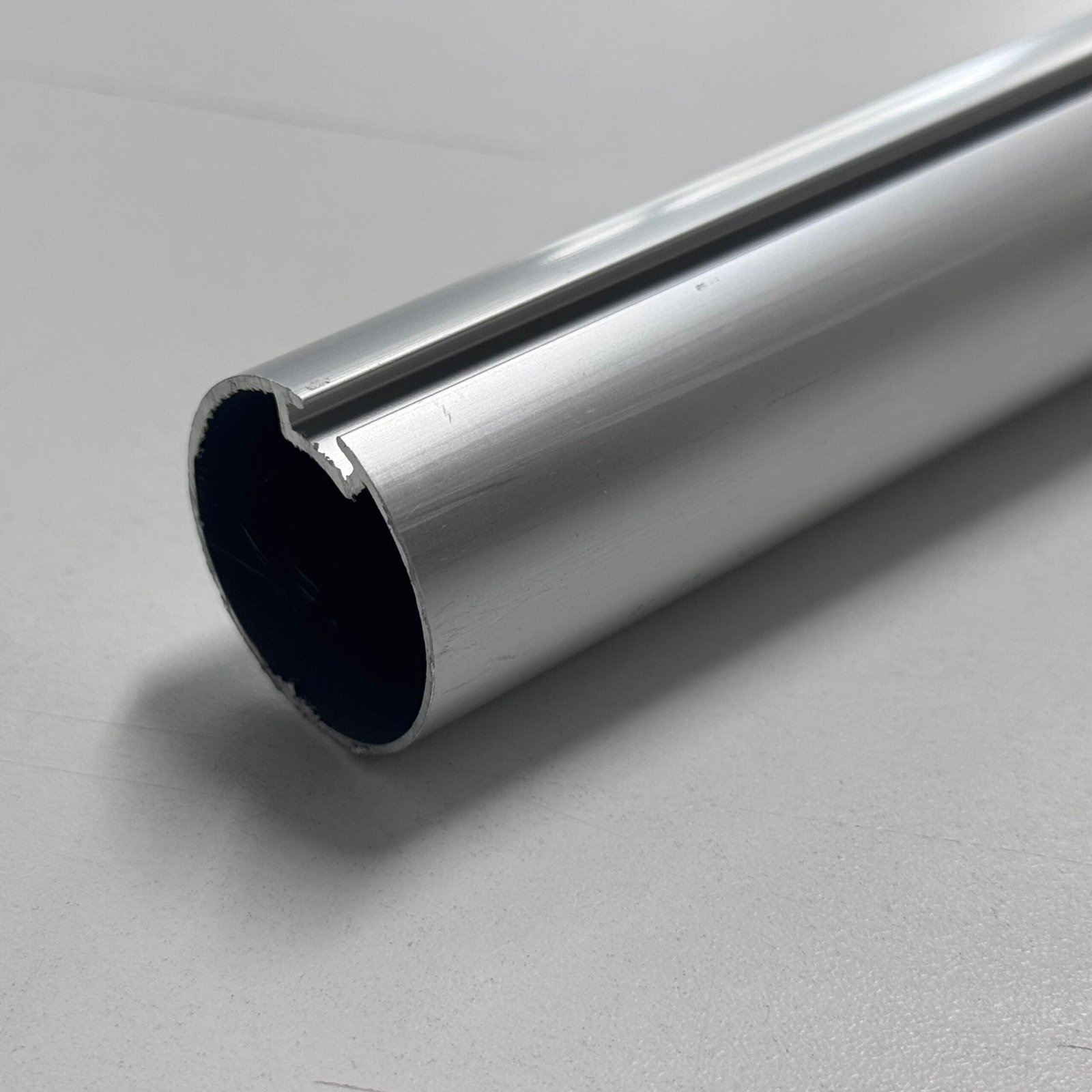 img_0692 Copia de Caño de aluminio 32mm para cortinas rollers de 5.80 metros - Imagen 1